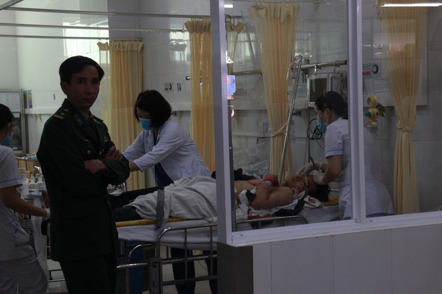 Hai tỉnh hỗ trợ nạn nhân xe khách lao xuống vực ở đèo Hải Vân - Ảnh 3. Hai tỉnh hỗ trợ nạn nhân xe khách lao xuống vực ở đèo Hải Vân - Ảnh 3.