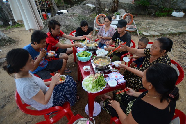 8 lời khuyên giúp bạn hạnh phúc khi ăn uống  - Ảnh 1.