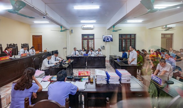 Khiển trách vợ chủ tịch UBND tỉnh Hà Giang vì nhắn tin nhờ vả cho cháu - Ảnh 1.