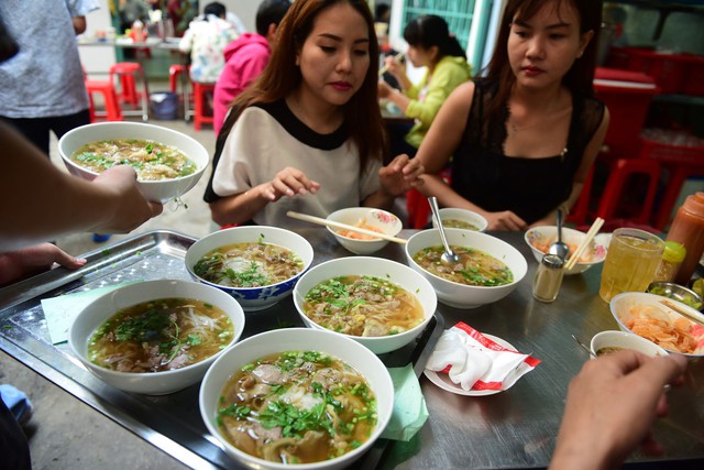Ăn phở, ăn ở quán nào ngon? - Ảnh 1.