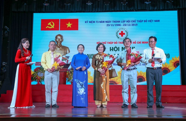 TP.HCM tuyên dương 73 điển hình Hoa việc thiện năm 2019 - Ảnh 2.