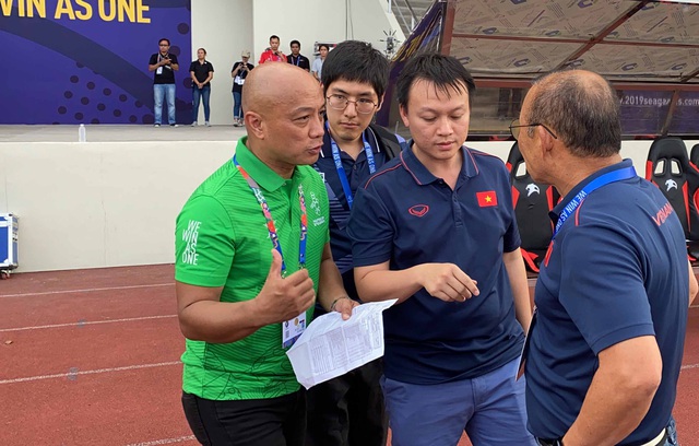 Ông Park phản ứng khi cháu Quốc vương Brunei đang dự bị bất ngờ đá chính - Ảnh 1.