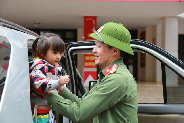Đại tá Vũ Hồng Văn làm giám đốc Công an tỉnh Đồng Nai - Ảnh 3. Đại tá Vũ Hồng Văn làm giám đốc Công an tỉnh Đồng Nai - Ảnh 3.