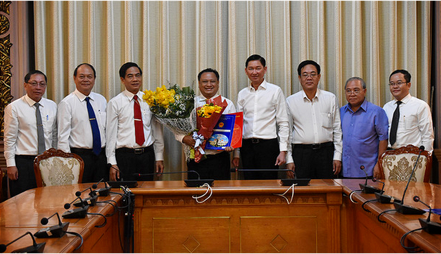 Ông Trần Phi Long làm chủ tịch UBND quận 11 - Ảnh 1.