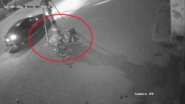 Video tài xế nghi tông cụ bà đi tập thể dục chết rồi xóa hiện trường - Ảnh 2.