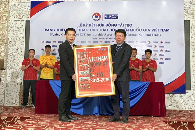 Bóng đá Việt Nam tiếp tục gắn bó với người Thái - Ảnh 3.