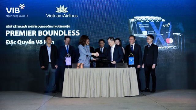 Thẻ đồng thương hiệu đặc quyền - chiến lược mới của hãng bay và ngân hàng - Ảnh 2.