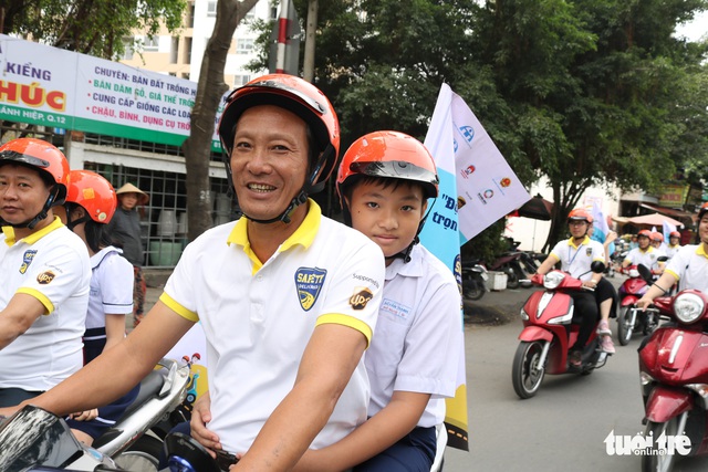 Phát động chiến dịch Đội mũ cho con - Ảnh 9.