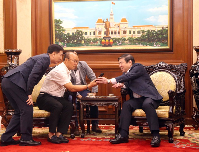 Ông Park muốn tuyển Việt Nam thi đấu một giải chính thức tại TP.HCM - Ảnh 2.