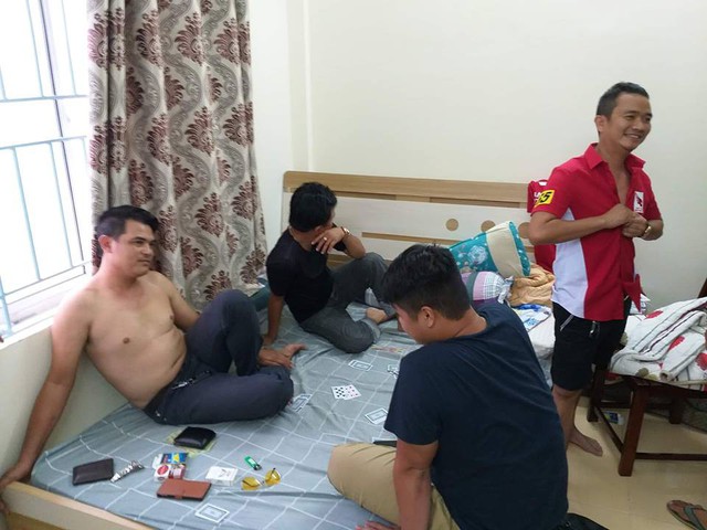 Có hai vấn đề trong vụ điều chuyển cán bộ công an phá sòng bạc thiếu gia - Ảnh 2. Có hai vấn đề trong vụ điều chuyển cán bộ công an phá sòng bạc thiếu gia - Ảnh 2.