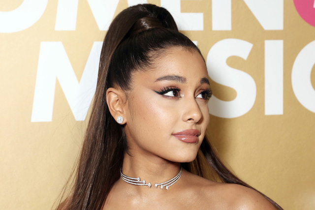 Ariana Grande giành ba hạng đầu trên Billboard Hot 100 - Tuổi Trẻ Online