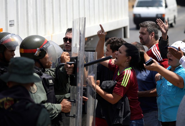 Ông Maduro nói không có khủng hoảng nhân đạo, dọa đóng biên giới - Ảnh 1.