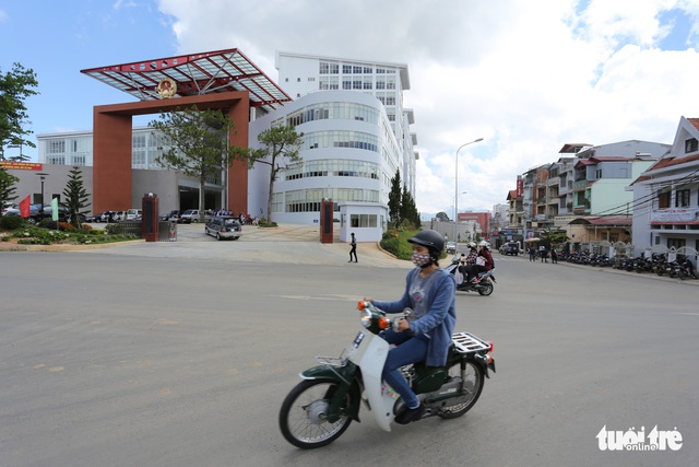 Lâm Đồng yêu cầu báo cáo vụ rớt thành đậu sau phúc khảo thi công chức - Ảnh 2. Lâm Đồng yêu cầu báo cáo vụ rớt thành đậu sau phúc khảo thi công chức - Ảnh 2.
