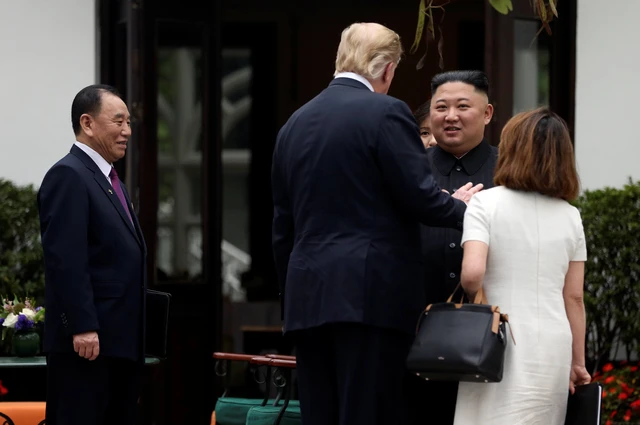 Ông Trump và ông Kim đi dạo trong khách sạn Metropole - Ảnh 3. Ông Trump và ông Kim đi dạo trong khách sạn Metropole - Ảnh 3.