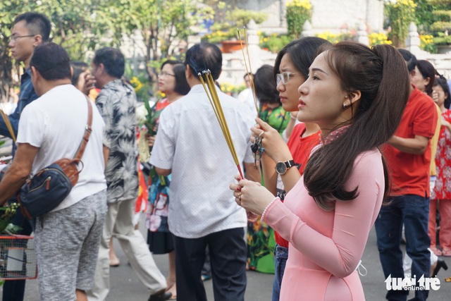 Thành phố ngày đầu năm với những nút giao thông... yên bình - Ảnh 14.