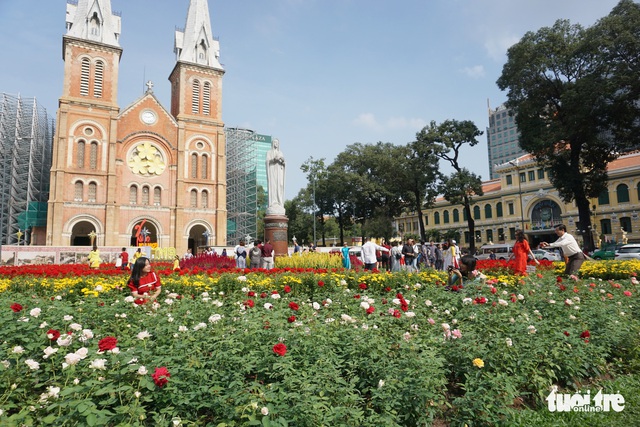 Thành phố ngày đầu năm với những nút giao thông... yên bình - Ảnh 6.