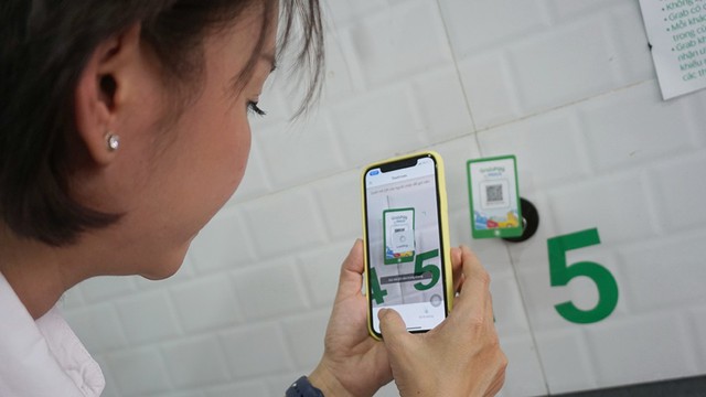 Tô canh bún, hộp bánh cuốn giờ cũng có thể quét QR - Ảnh 1.