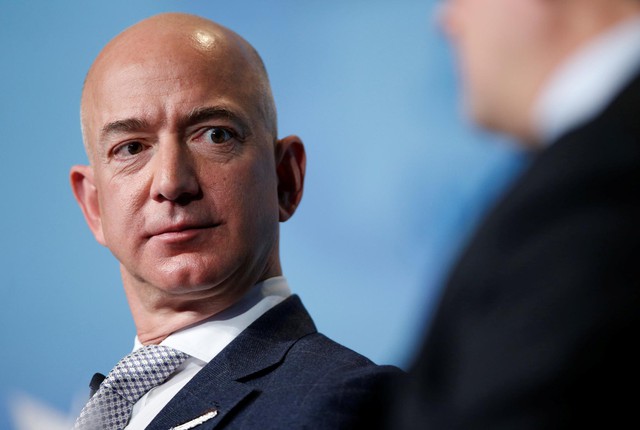 Bill Gates gia nhập câu lạc bộ 100 tỉ USD cùng ông chủ Amazon - Ảnh 2. Bill Gates gia nhập câu lạc bộ 100 tỉ USD cùng ông chủ Amazon - Ảnh 2.