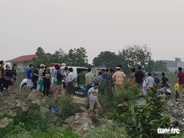 Rủ nhau tắm sông Đà, 8 học sinh chết đuối thương tâm - Ảnh 12.