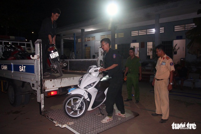 Đồng Nai triệt phá ổ đánh bạc lớn, bắt giữ 56 người - Ảnh 4. Đồng Nai triệt phá ổ đánh bạc lớn, bắt giữ 56 người - Ảnh 4.