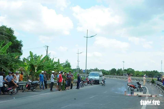 Thiếu niên đâm dải phân cách tử vong bị 8 thiếu niên khác truy sát - Ảnh 1.