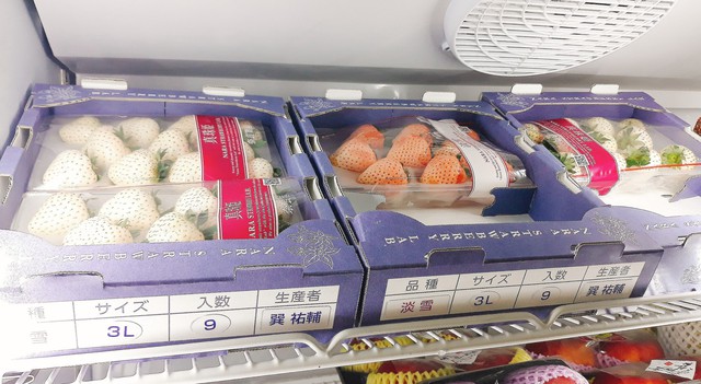 Xoài mặt trời, trái cây ngoại hơn triệu đồng/kg vẫn đắt hàng - Ảnh 5. Xoài mặt trời, trái cây ngoại hơn triệu đồng/kg vẫn đắt hàng - Ảnh 5.