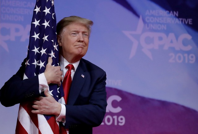 Sóng gió chờ ông Trump - Ảnh 1.