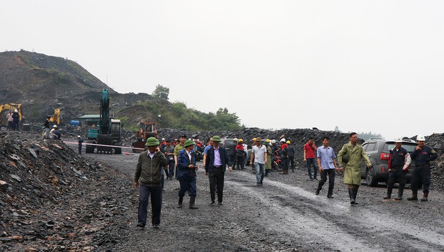 Mâu thuẫn hợp đồng, hai công ty than dàn quân nghênh chiến - Ảnh 3. Mâu thuẫn hợp đồng, hai công ty than dàn quân nghênh chiến - Ảnh 3.