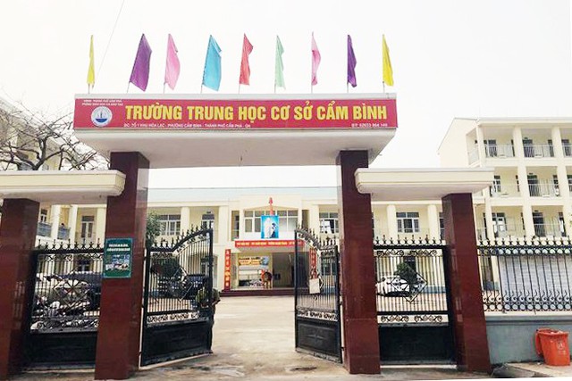 Đình chỉ hiệu trưởng, giáo viên chủ nhiệm không báo cáo vụ nữ sinh bị đánh - Ảnh 2. Đình chỉ hiệu trưởng, giáo viên chủ nhiệm không báo cáo vụ nữ sinh bị đánh - Ảnh 2.