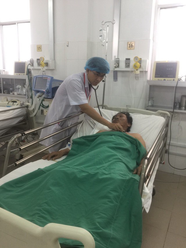 Cứu sống người ngưng tim trước khi vào bệnh viện - Ảnh 1.