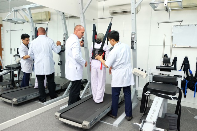 Khỏi thoát vị đĩa đệm nhờ điều trị tại phòng khám ACC - Ảnh 3. Khỏi thoát vị đĩa đệm nhờ điều trị tại phòng khám ACC - Ảnh 3.