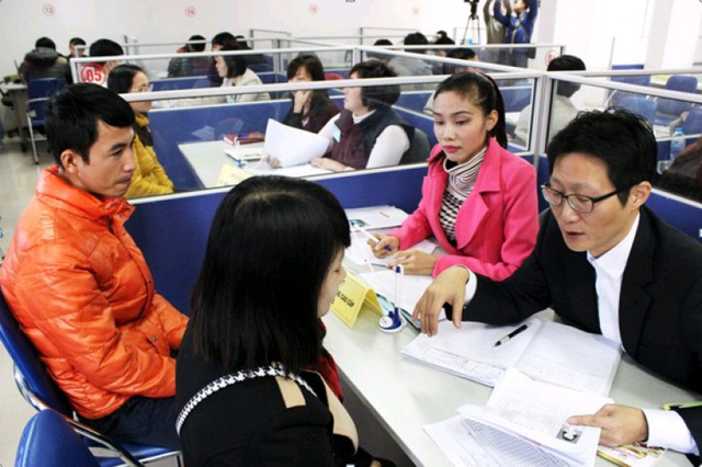 Cơ hội việc làm cho lao động về nước đúng thời hạn - Ảnh 1.