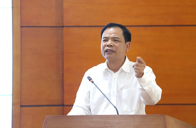 Tàu cá Việt Nam giả cả biển số tàu Malaysia đánh bắt cá trái phép - Ảnh 2.