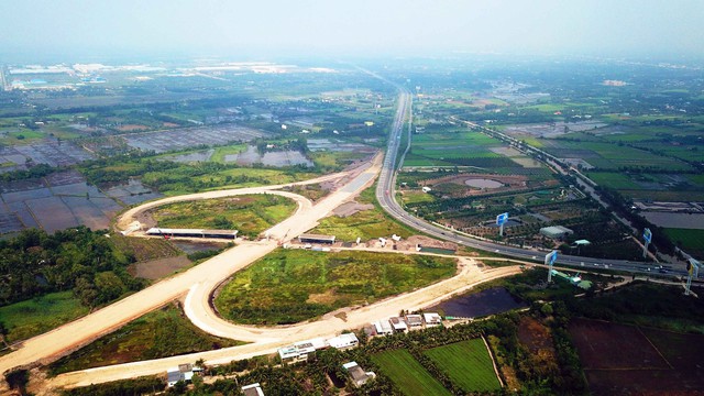 13 tỉnh Miền Tây loay hoay thoát điểm nghẽn - Ảnh 2. 13 tỉnh Miền Tây loay hoay thoát điểm nghẽn - Ảnh 2.