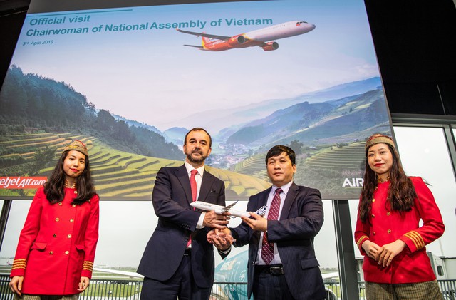 Vietjet nhận bàn giao máy bay thế hệ mới A321neo - Ảnh 4. Vietjet nhận bàn giao máy bay thế hệ mới A321neo - Ảnh 4.