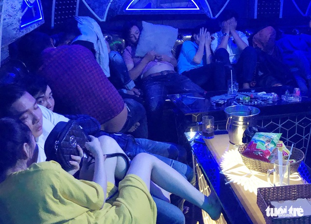 Gần 100 khách dương tính với ma túy tại karaoke Gossip Cà Mau - Ảnh 1.