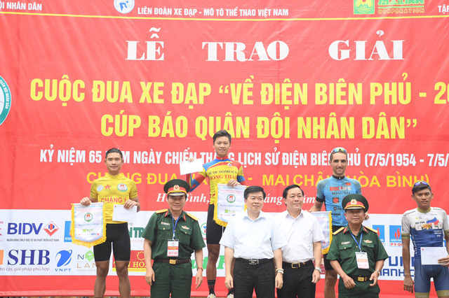 Phan Hoàng Thái về nhất chặng 2 Giải đua xe đạp “Về Điện Biên Phủ 2019” - Ảnh 2. Phan Hoàng Thái về nhất chặng 2 Giải đua xe đạp “Về Điện Biên Phủ 2019” - Ảnh 2.