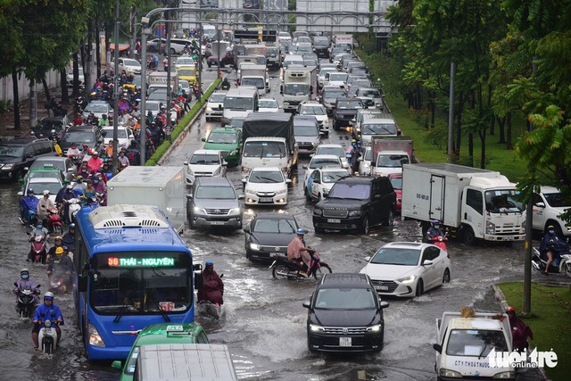Gió Tây Nam mạnh, Nam Bộ và Sài Gòn mưa to gió lớn 2 ngày cuối tuần - Ảnh 1.