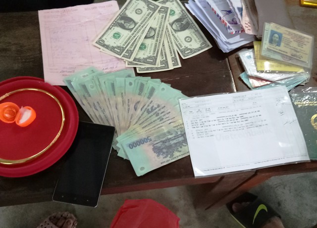 Cặp đôi sắp cưới rớt 100 triệu đồng lo đám cưới, bỗng nhận 1 cuộc gọi... - Ảnh 1.