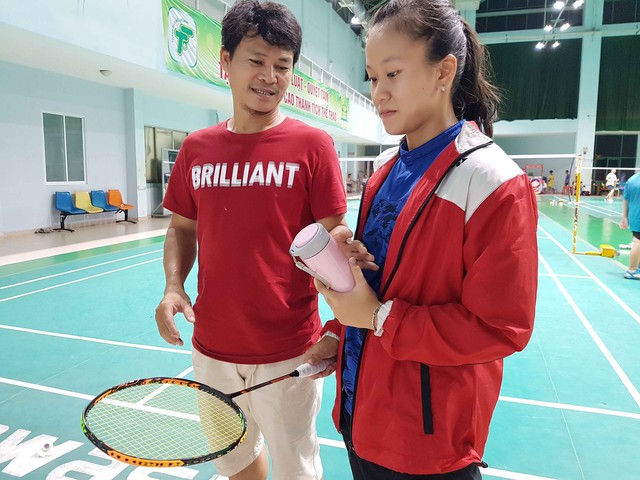 Huy chương cho những VĐV phụ huynh - Kỳ 1: Theo con như hình với bóng - Ảnh 2.