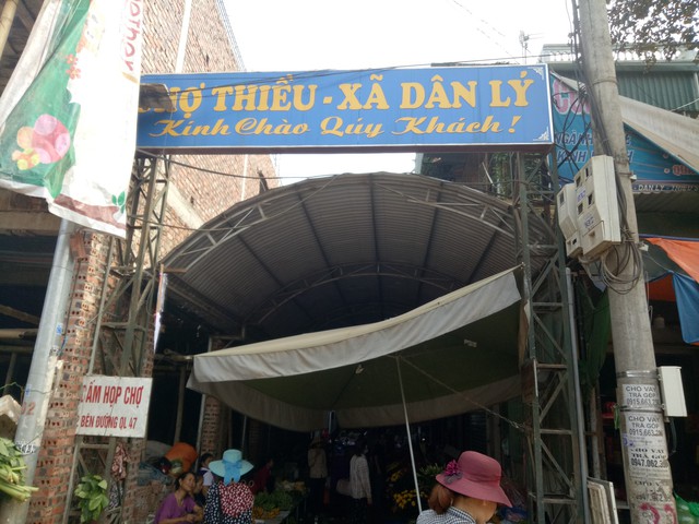 Xã cấm bán thịt heo, 120 quầy hàng của tiểu thương phải dẹp - Ảnh 1.