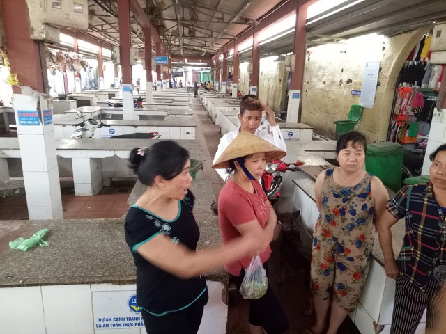 Xã cấm bán thịt heo, 120 quầy hàng của tiểu thương phải dẹp - Ảnh 3.