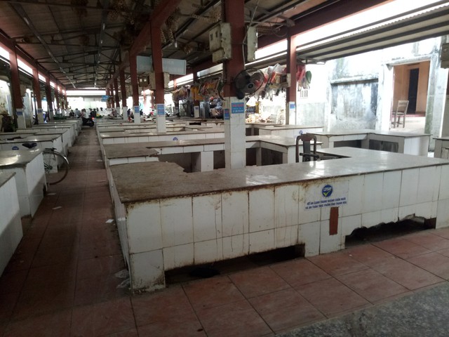 Xã cấm bán thịt heo, 120 quầy hàng của tiểu thương phải dẹp - Ảnh 2.