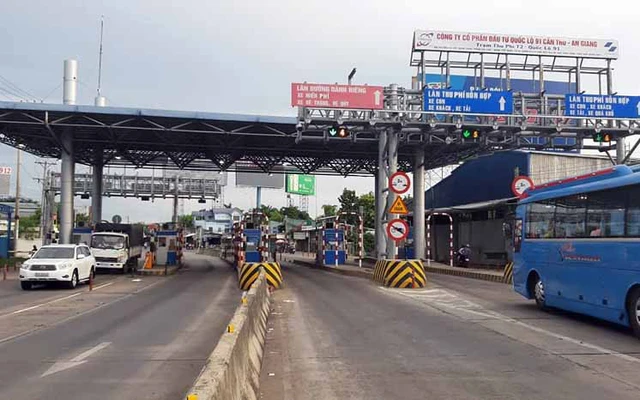 Trạm T2 tạm dừng thu phí, phà Vàm Cống vẫn hoạt động cầm chừng - Ảnh 1.
