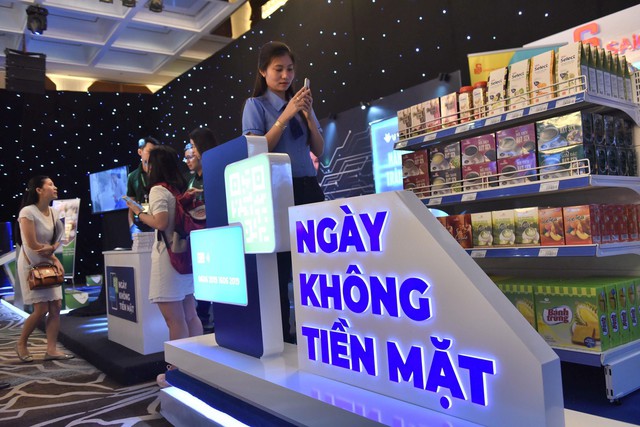 Vì sao tôi nghiện dùng thẻ và ví điện tử? - Ảnh 2.