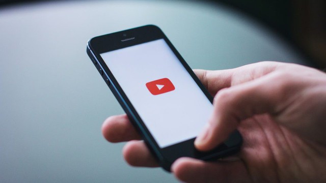 Trường đại học tuyển thí sinh là sao trên YouTube - Ảnh 1.
