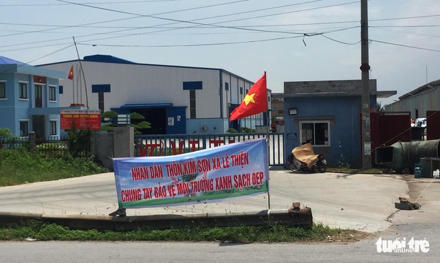 Dân quyết dựng chốt phong tỏa 24/24 nhà máy gây ô nhiễm - Ảnh 1.