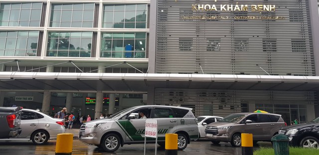 Bé trai 20 tháng tuổi bị xe tông nguy kịch ngay trong bệnh viện - Ảnh 1.