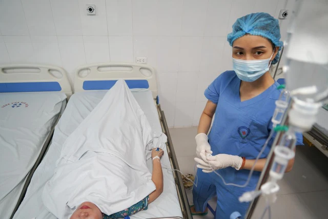 3% trẻ sinh ở Hà Nội và TP.HCM là nhờ thụ tinh ống nghiệm - Ảnh 1.