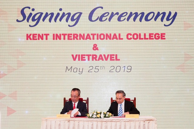 Doanh nghiệp cùng nhà trường cam kết việc làm cho sinh viên - Ảnh 1.